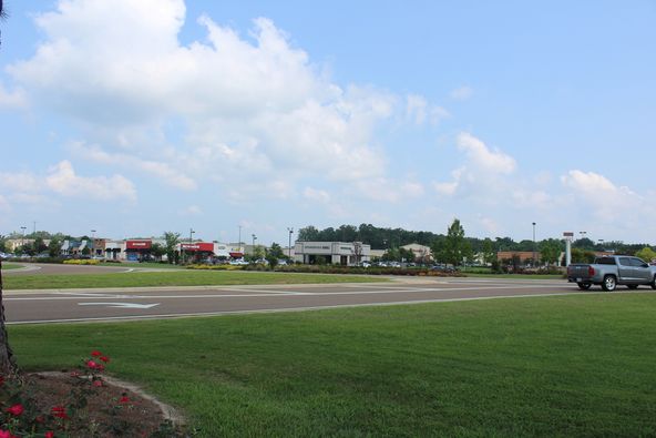 Former Corner Bakery: 108 Market St, Flowood, MS 39232